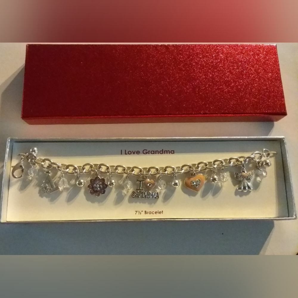 I Love Grandma - Silver Tone Charm Bracelet New